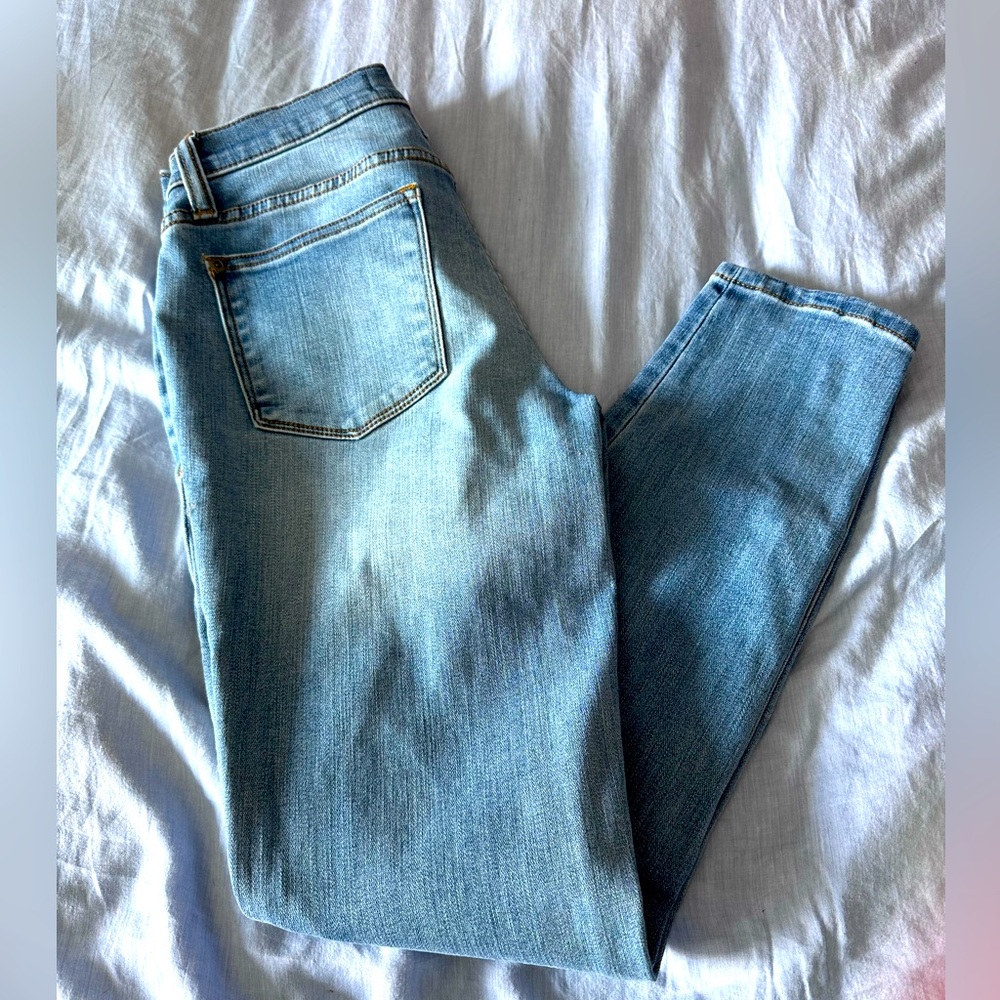 Lila Ryan, slim jeans